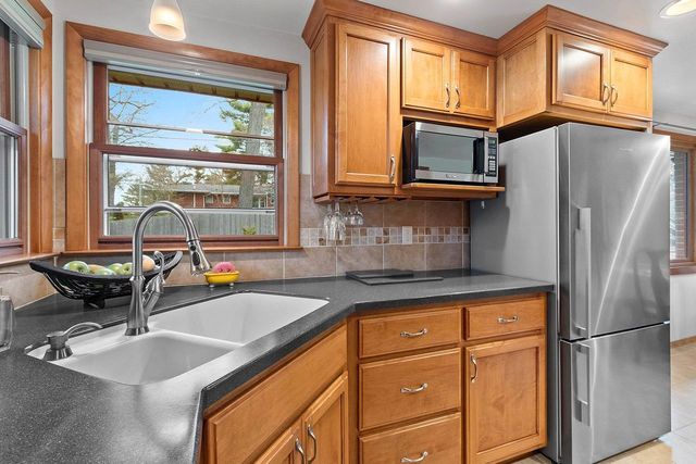 2857 ST ANN DRIVE, Green Bay, WI 54311