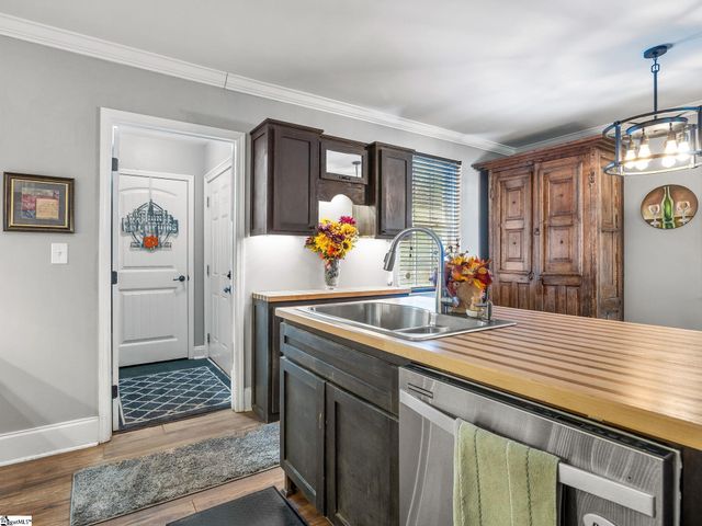 17 Crystal Avenue, Greenville, SC 29605