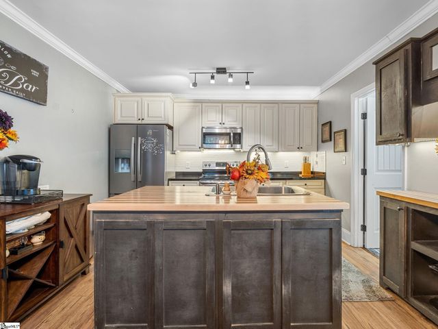 17 Crystal Avenue, Greenville, SC 29605