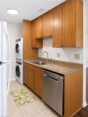 4615 Bayshore DR E8, Naples, FL 34112