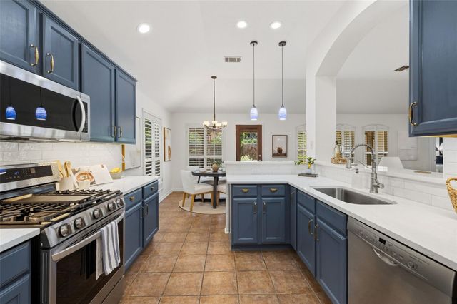 6706 Debcoe DR, Austin, TX 78749