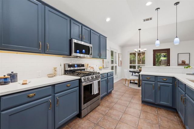 6706 Debcoe DR, Austin, TX 78749