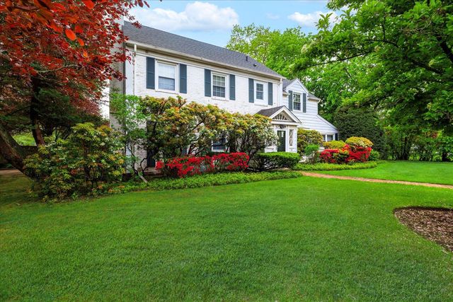 39 Searing Street, Rockville Centre, NY 11570