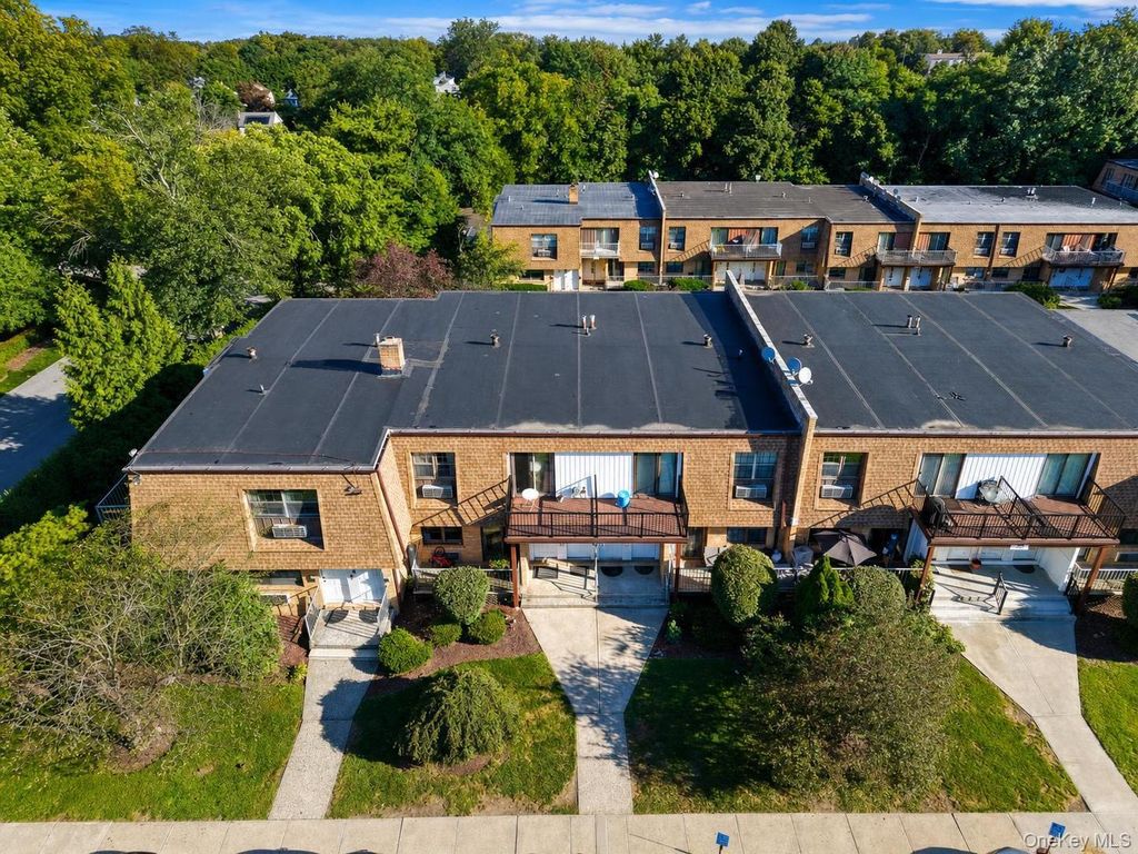 408 Carpenter Avenue 4, Newburgh, NY 12550 — photo 4