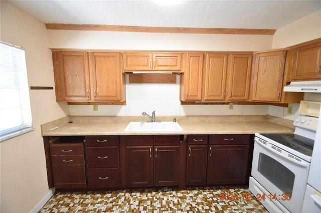 5028 16TH STREET, Zephyrhills, FL 33542