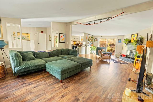 41 W Skyland Circle, Woodfin, NC 28804
