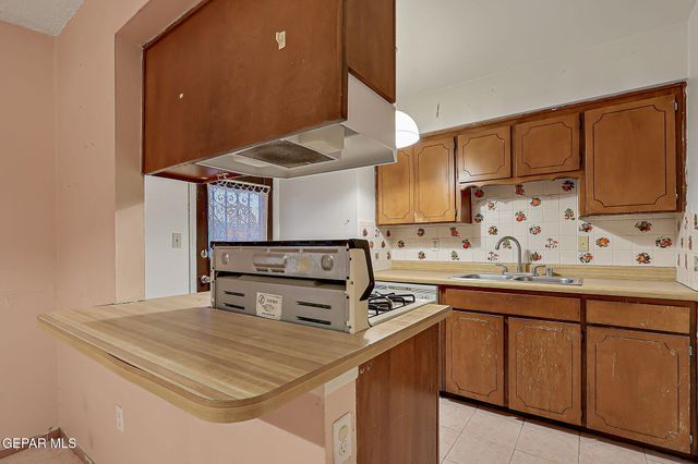 7925 Broadway Drive, El Paso, TX 79915