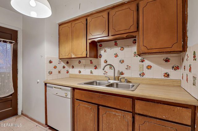 7925 Broadway Drive, El Paso, TX 79915