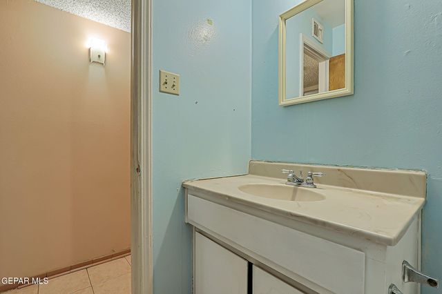 7925 Broadway Drive, El Paso, TX 79915