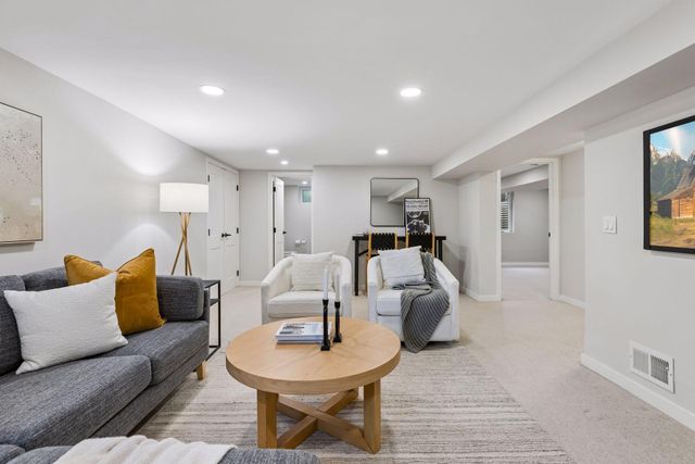 6021 Wooddale Avenue, Edina, MN 55424