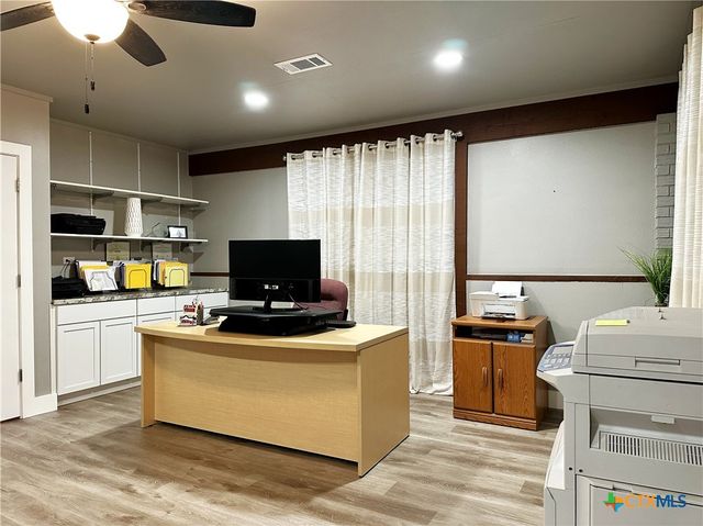 890 E Highway 21, Bastrop, TX 78602
