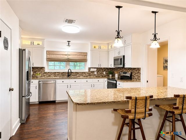 890 E Highway 21, Bastrop, TX 78602