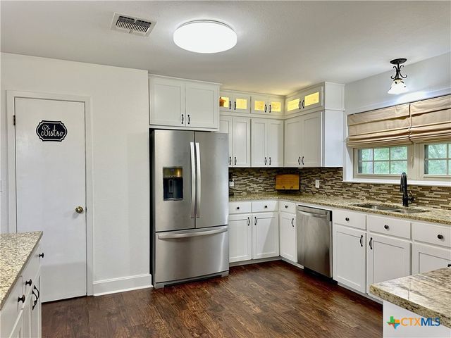 890 E Highway 21, Bastrop, TX 78602