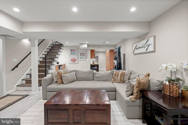 6709 PEMBERTON ST, Bethesda, MD 20817