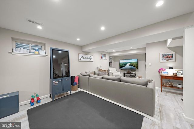 6709 PEMBERTON ST, Bethesda, MD 20817