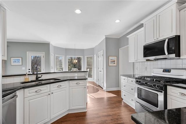 5589 Hedge Brooke NW Drive, Acworth, GA 30101