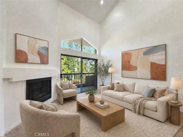 21500 Burbank 328, Woodland Hills, CA 91367
