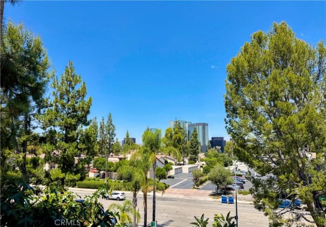 21500 Burbank 328, Woodland Hills, CA 91367