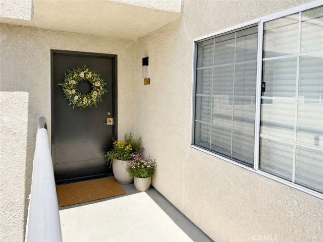 21500 Burbank 328, Woodland Hills, CA 91367