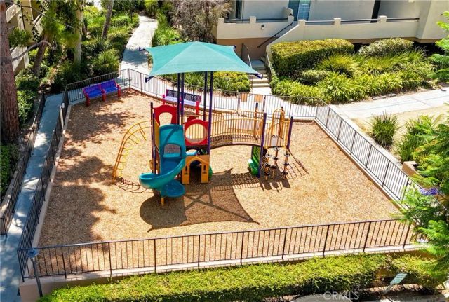 21500 Burbank 328, Woodland Hills, CA 91367