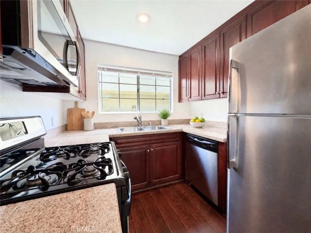 21500 Burbank 328, Woodland Hills, CA 91367