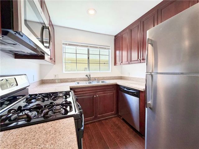 21500 Burbank 328, Woodland Hills, CA 91367