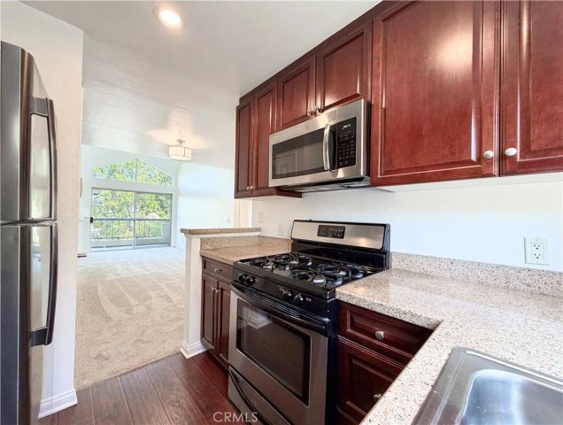 21500 Burbank 328, Woodland Hills, CA 91367