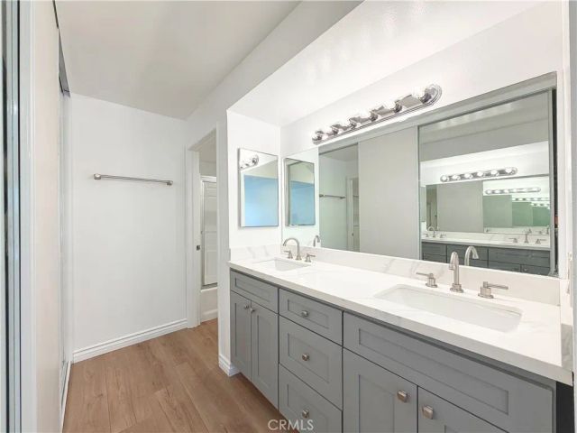 21500 Burbank 328, Woodland Hills, CA 91367