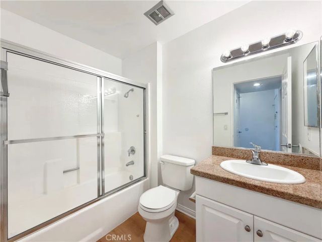 21500 Burbank 328, Woodland Hills, CA 91367
