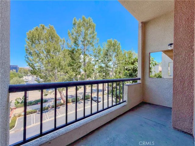 21500 Burbank 328, Woodland Hills, CA 91367