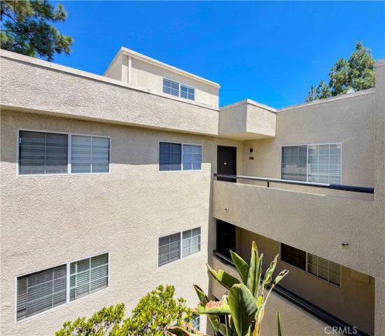 21500 Burbank 328, Woodland Hills, CA 91367