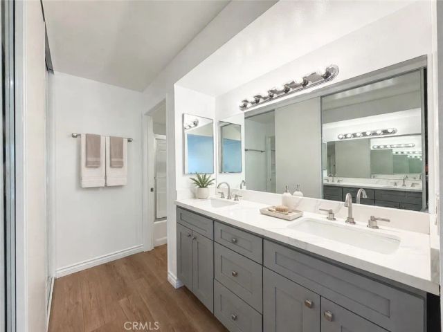 21500 Burbank 328, Woodland Hills, CA 91367
