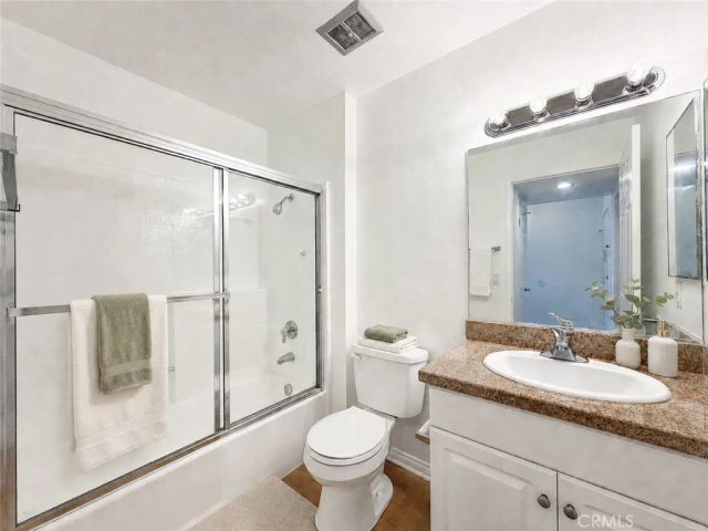 21500 Burbank 328, Woodland Hills, CA 91367