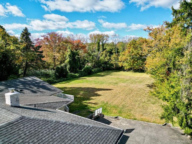 24 Hemlock Drive, Great Neck, NY 11024