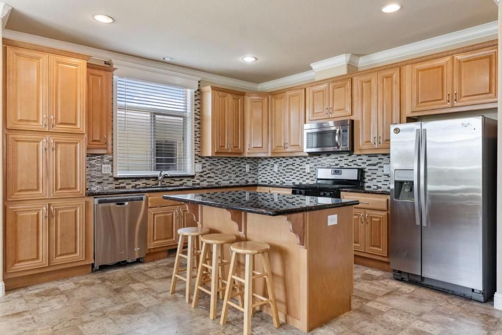 Image 6 of property listing at 317 Santa Paula 317, San Leandro, CA 94579