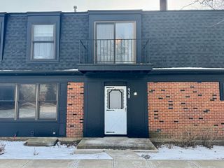 958 Inverrary Lane 958, Deerfield, IL 60015