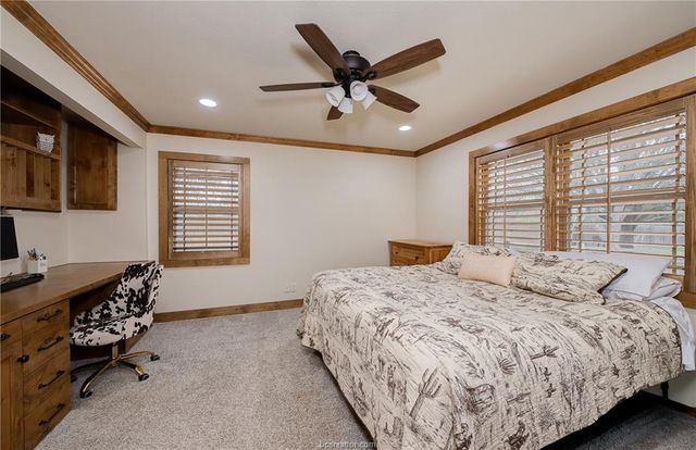 2302 Quail Run, College Station, TX 77845