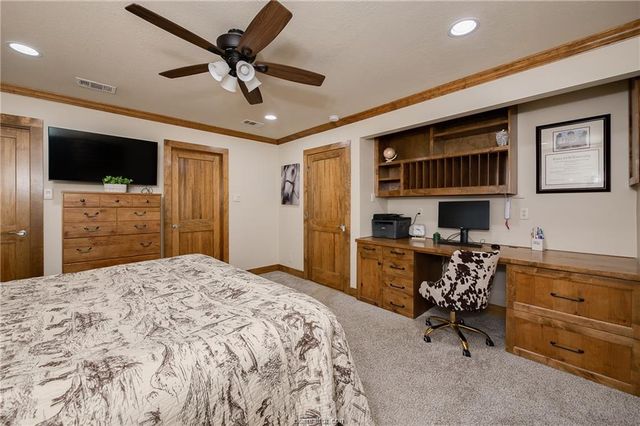 2302 Quail Run, College Station, TX 77845