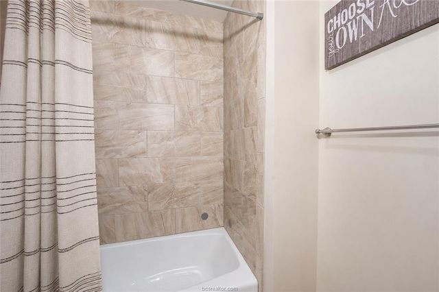 2302 Quail Run, College Station, TX 77845