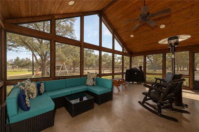 2302 Quail Run, College Station, TX 77845
