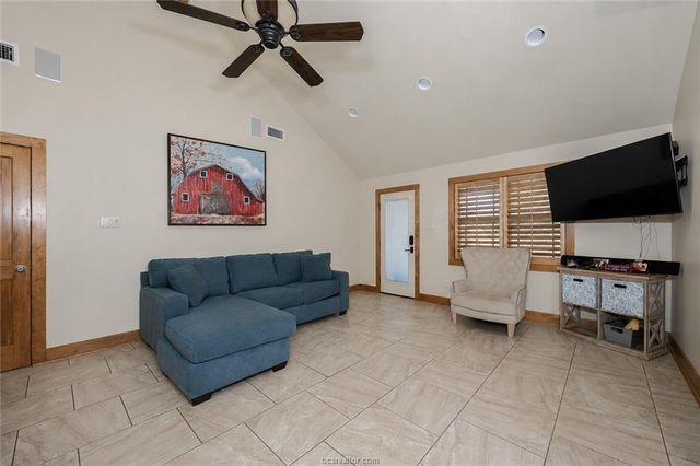 2302 Quail Run, College Station, TX 77845
