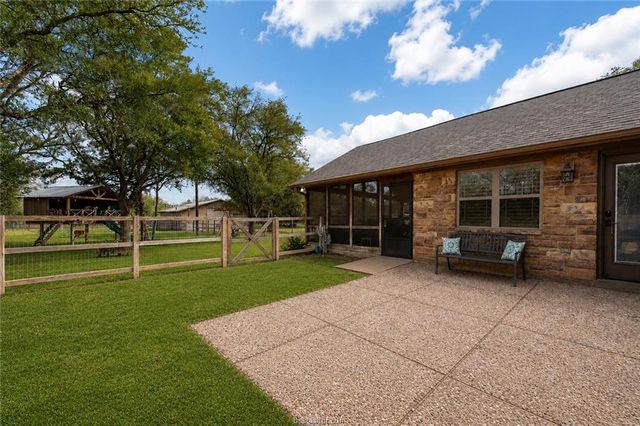 2302 Quail Run, College Station, TX 77845