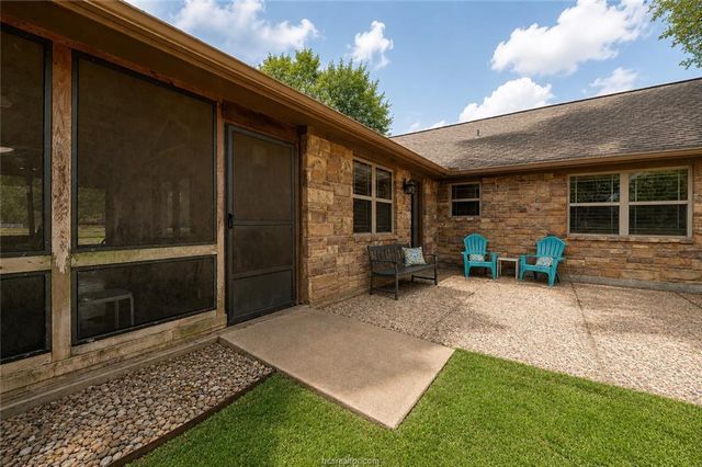 2302 Quail Run, College Station, TX 77845