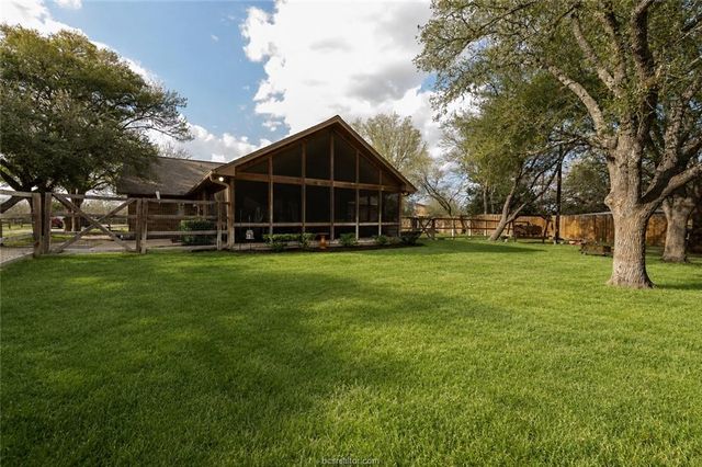 2302 Quail Run, College Station, TX 77845