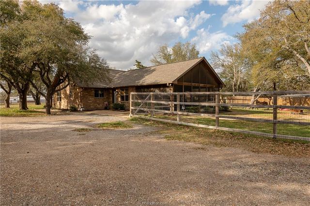 2302 Quail Run, College Station, TX 77845