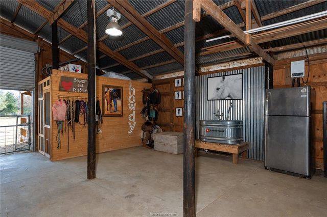 2302 Quail Run, College Station, TX 77845