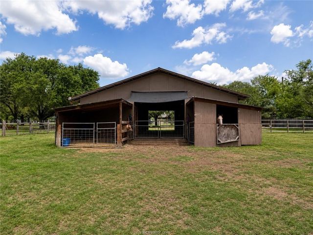 2302 Quail Run, College Station, TX 77845