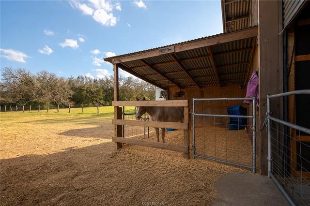2302 Quail Run, College Station, TX 77845
