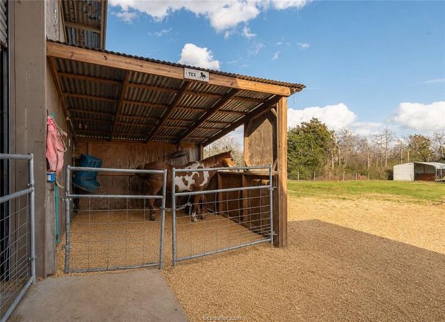 2302 Quail Run, College Station, TX 77845