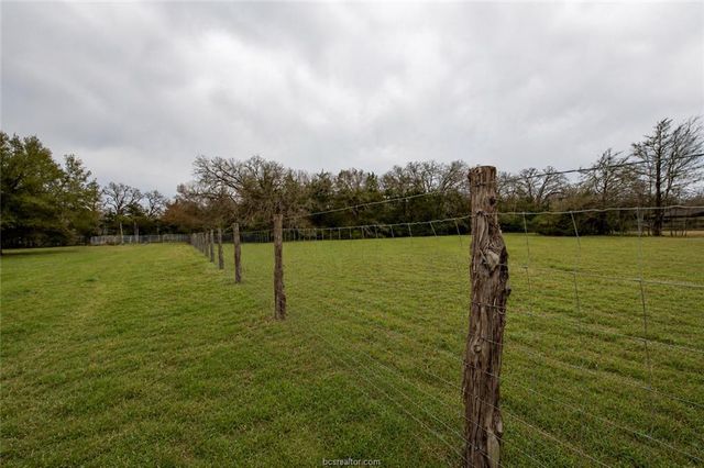 2302 Quail Run, College Station, TX 77845